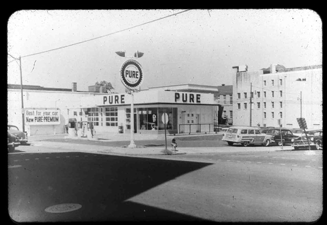 Pure Oil Gas Station, 1953